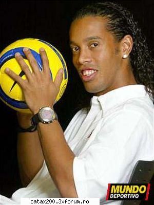 Imagini din sport - HAI CARE ARE MAIMULTE POZE CU RONALDINHO DECAT - Pictures