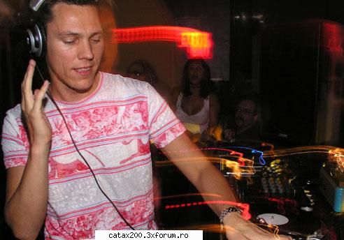 io nu prea mai ascult rap pt k de la o vreme s-au prostit cu totii.mai bine ascult niste dj precum